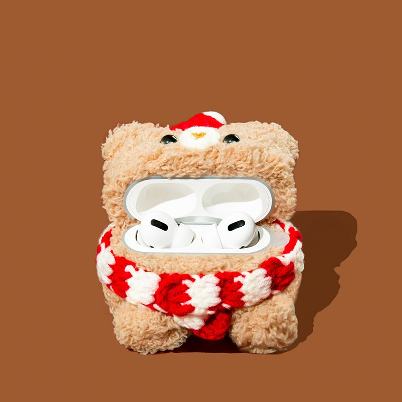 Scarf Bear AirPods Case – detail view