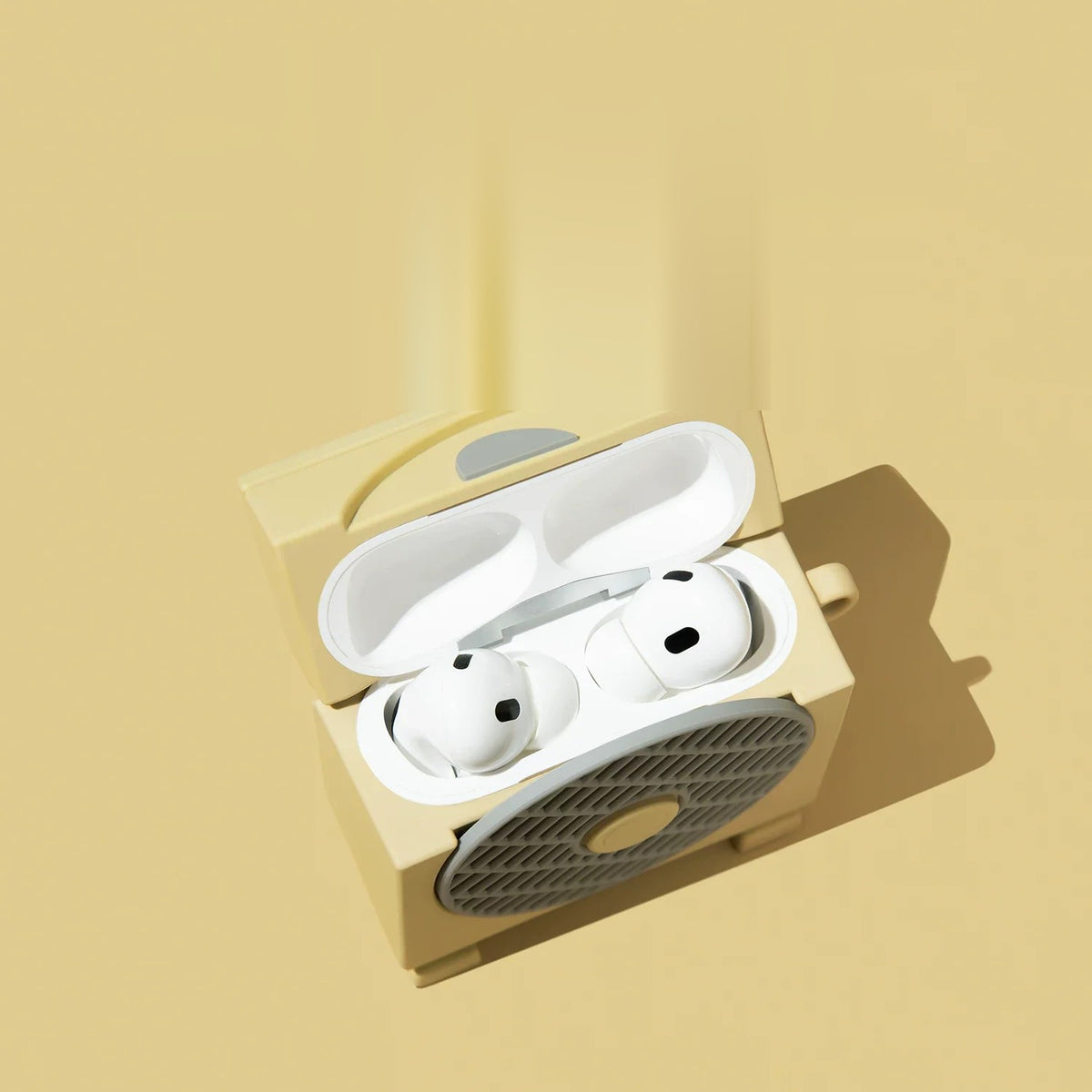 Retro Electric Fan AirPods Case – detail view