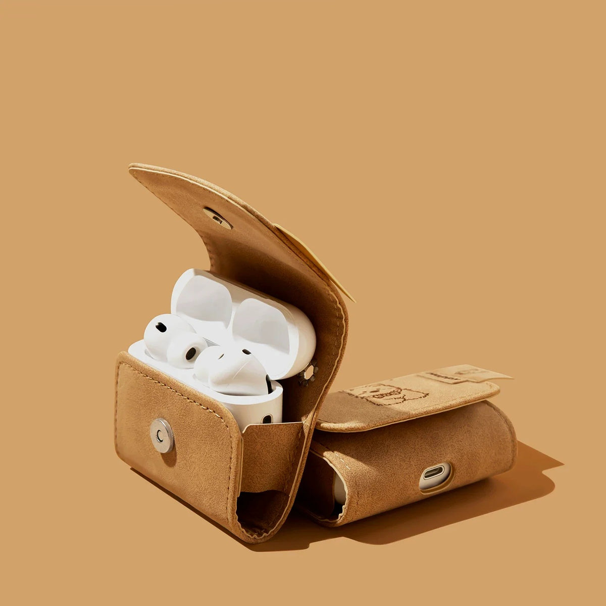Leather Bow Puppy AirPods Case – detail view